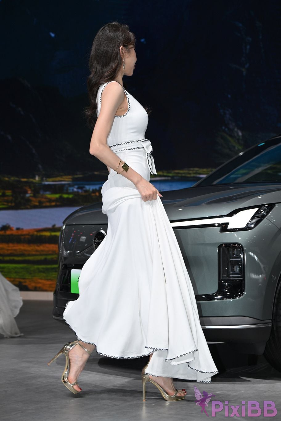 Featured Street Photography Works No.5408 Internet celebrity Xiao Naos beautiful feet in white dress PixiBB.COM 075