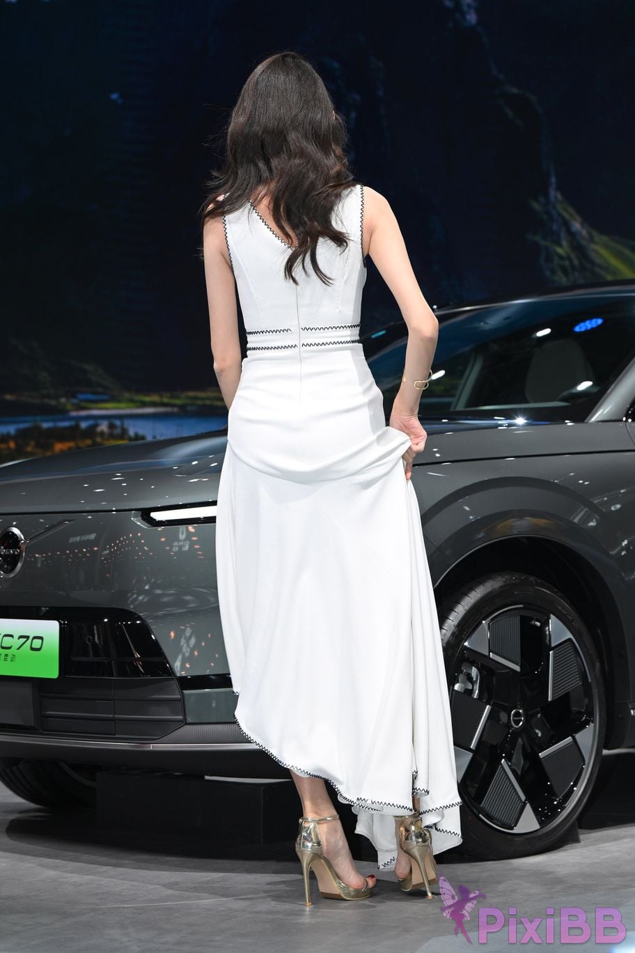 Featured Street Photography Works No.5408 Internet celebrity Xiao Naos beautiful feet in white dress PixiBB.COM 080