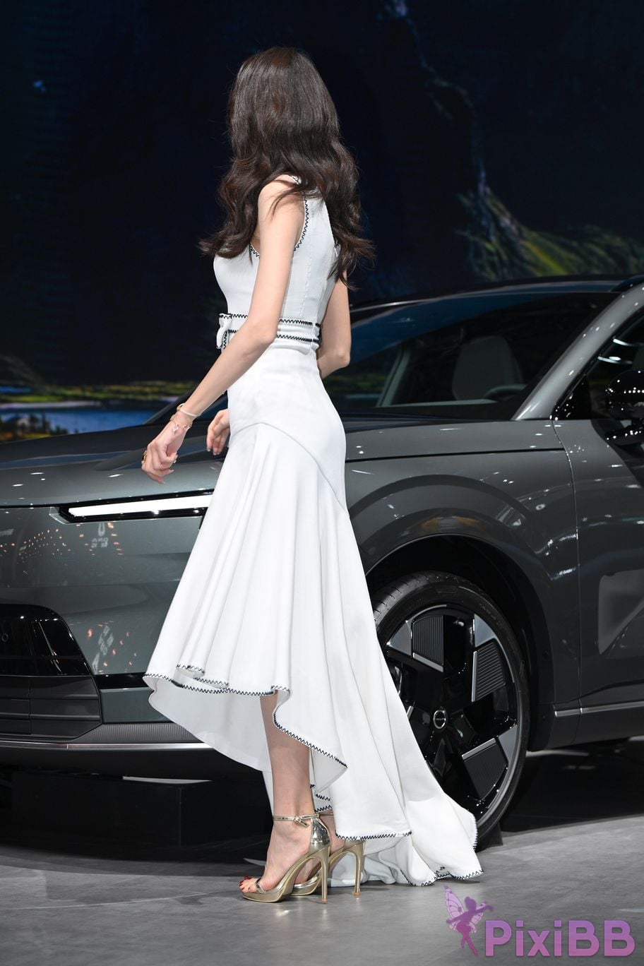 Featured Street Photography Works No.5408 Internet celebrity Xiao Naos beautiful feet in white dress PixiBB.COM 083