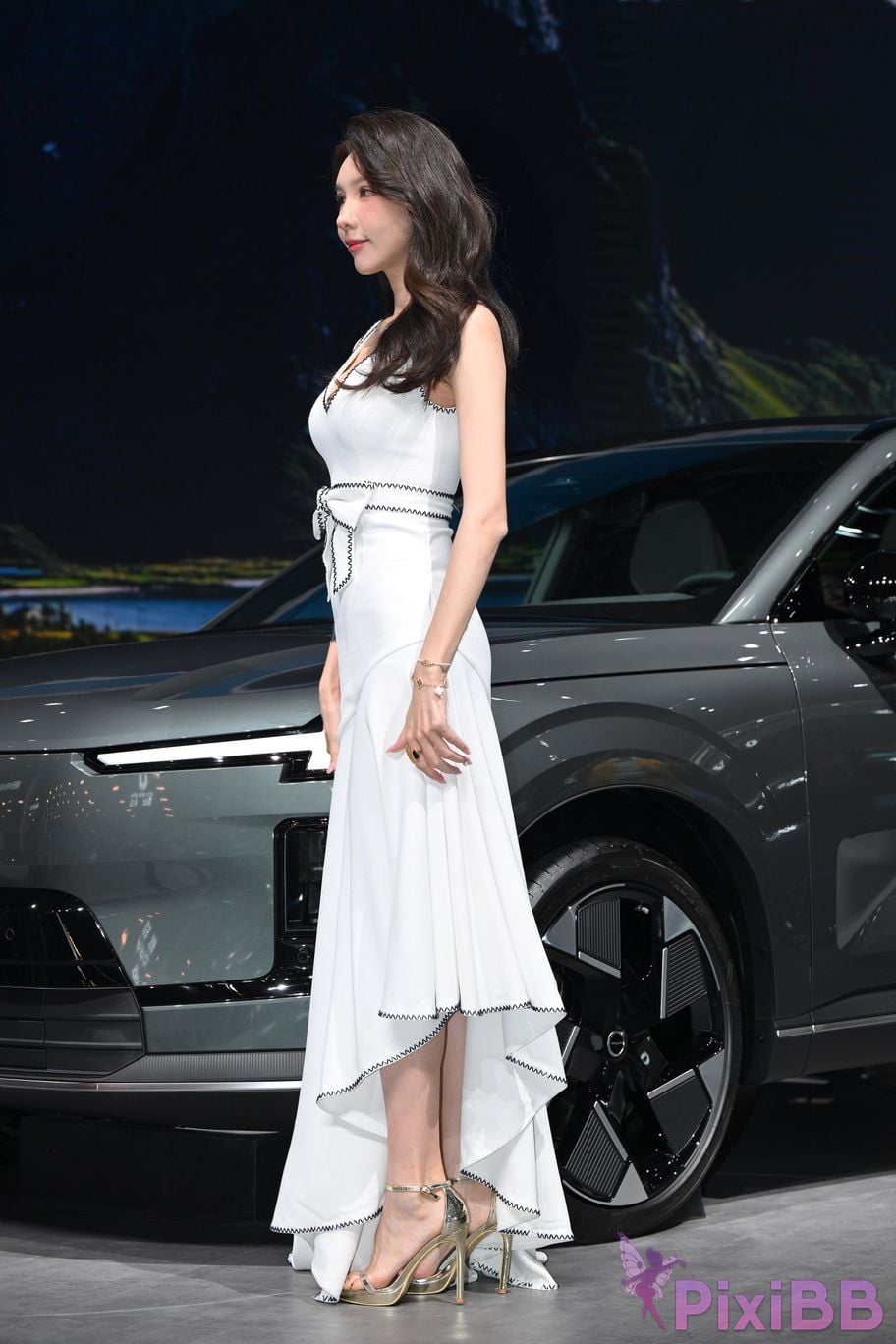 Featured Street Photography Works No.5408 Internet celebrity Xiao Naos beautiful feet in white dress PixiBB.COM 086