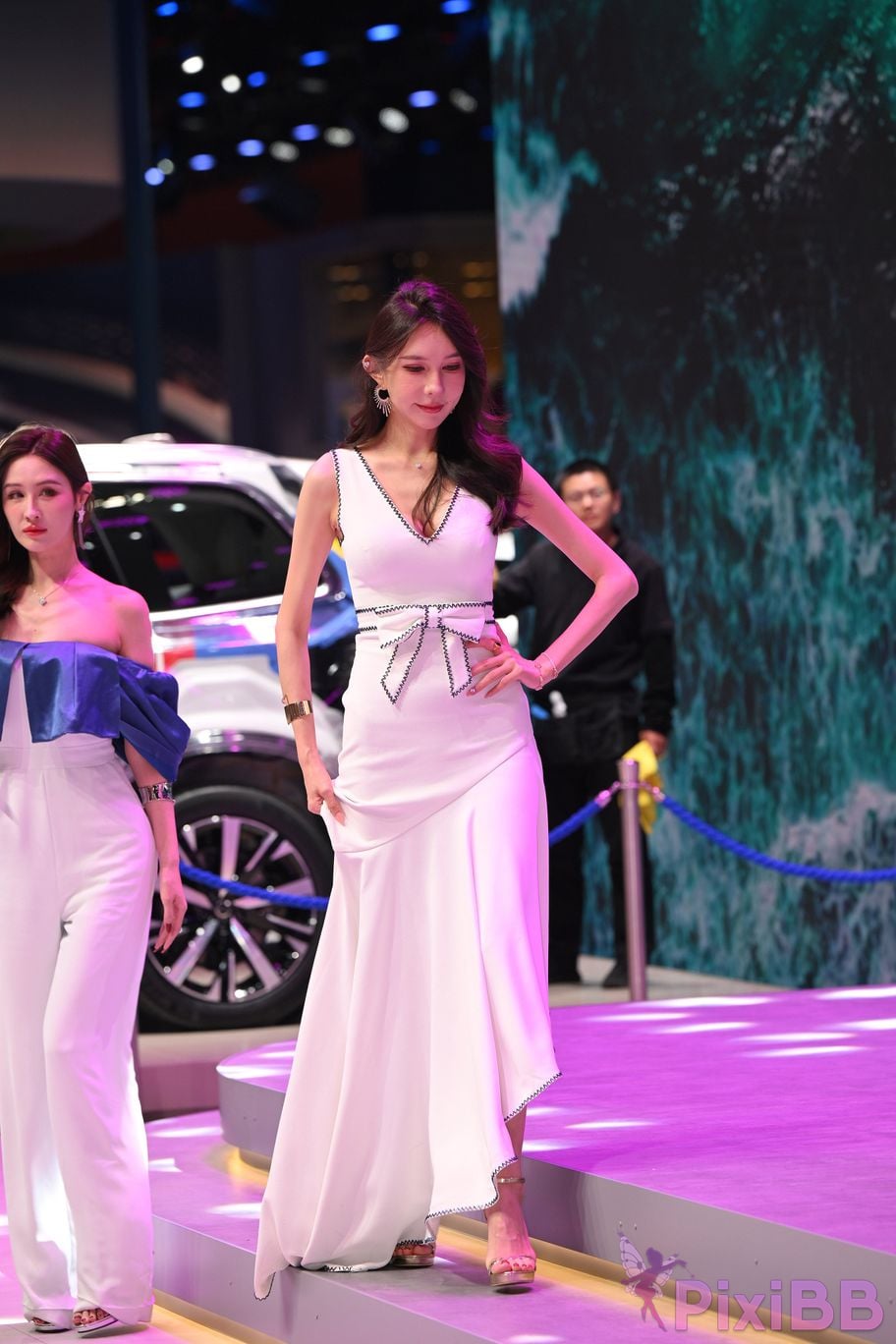 Featured Street Photography Works No.5408 Internet celebrity Xiao Naos beautiful feet in white dress PixiBB.COM 092