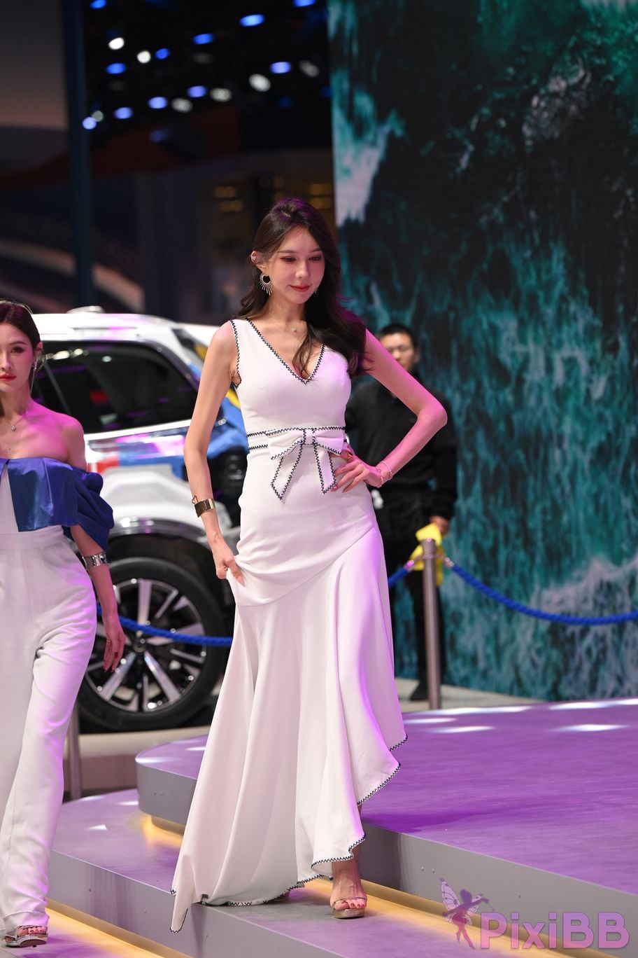 Featured Street Photography Works No.5408 Internet celebrity Xiao Naos beautiful feet in white dress PixiBB.COM 093