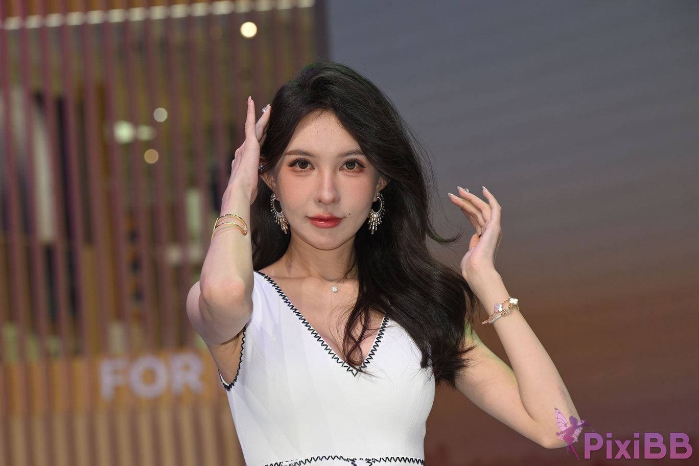 Featured Street Photography Works No.5408 Internet celebrity Xiao Naos beautiful feet in white dress PixiBB.COM 094