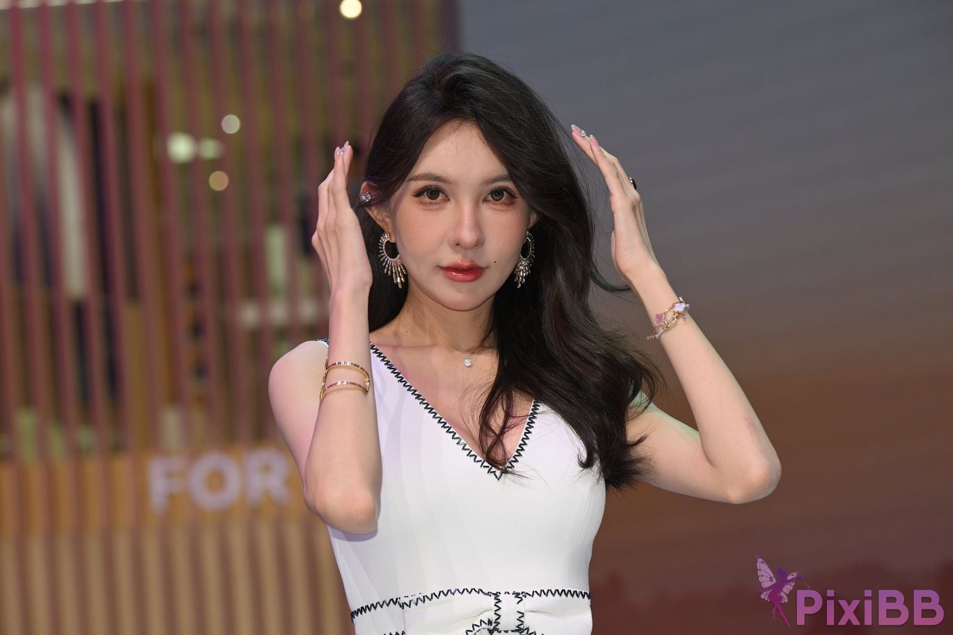 Featured Street Photography Works No.5408 Internet celebrity Xiao Naos beautiful feet in white dress PixiBB.COM 095