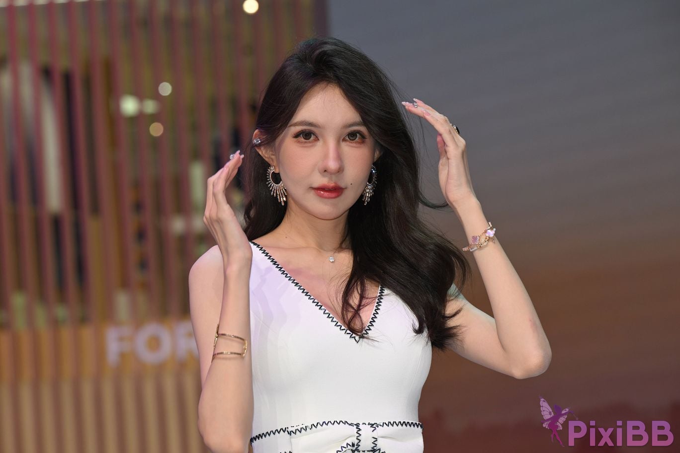 Featured Street Photography Works No.5408 Internet celebrity Xiao Naos beautiful feet in white dress PixiBB.COM 096