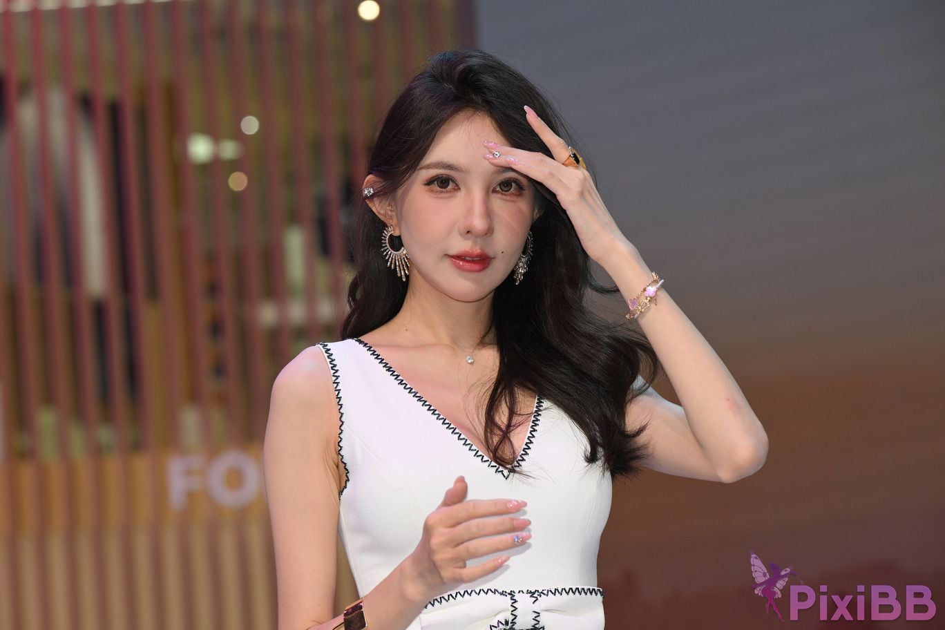 Featured Street Photography Works No.5408 Internet celebrity Xiao Naos beautiful feet in white dress PixiBB.COM 097