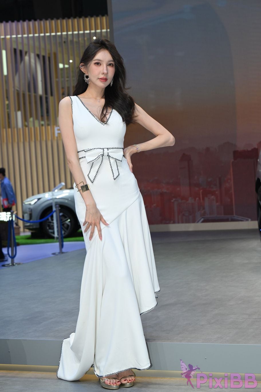 Featured Street Photography Works No.5408 Internet celebrity Xiao Naos beautiful feet in white dress PixiBB.COM 101