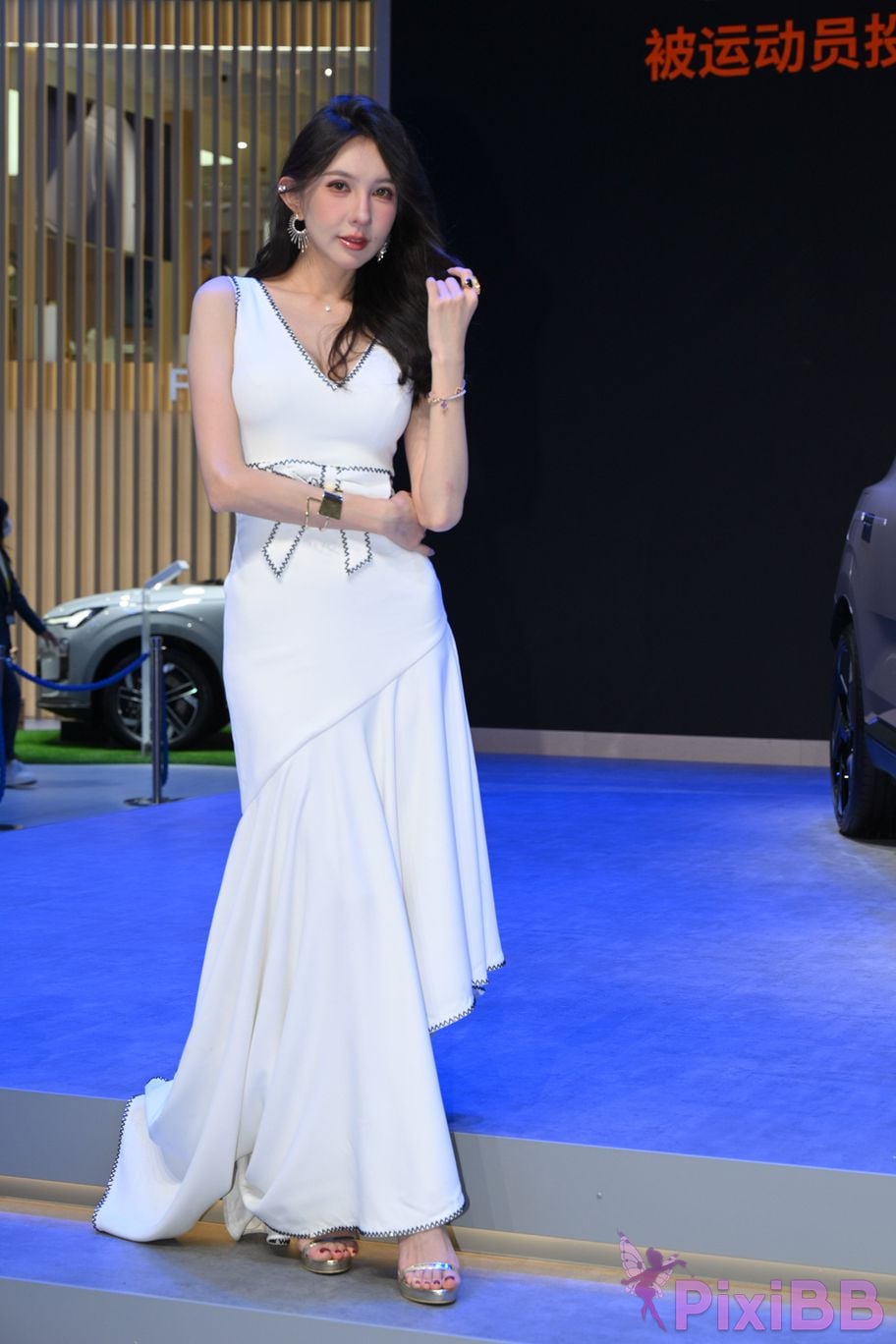 Featured Street Photography Works No.5408 Internet celebrity Xiao Naos beautiful feet in white dress PixiBB.COM 108