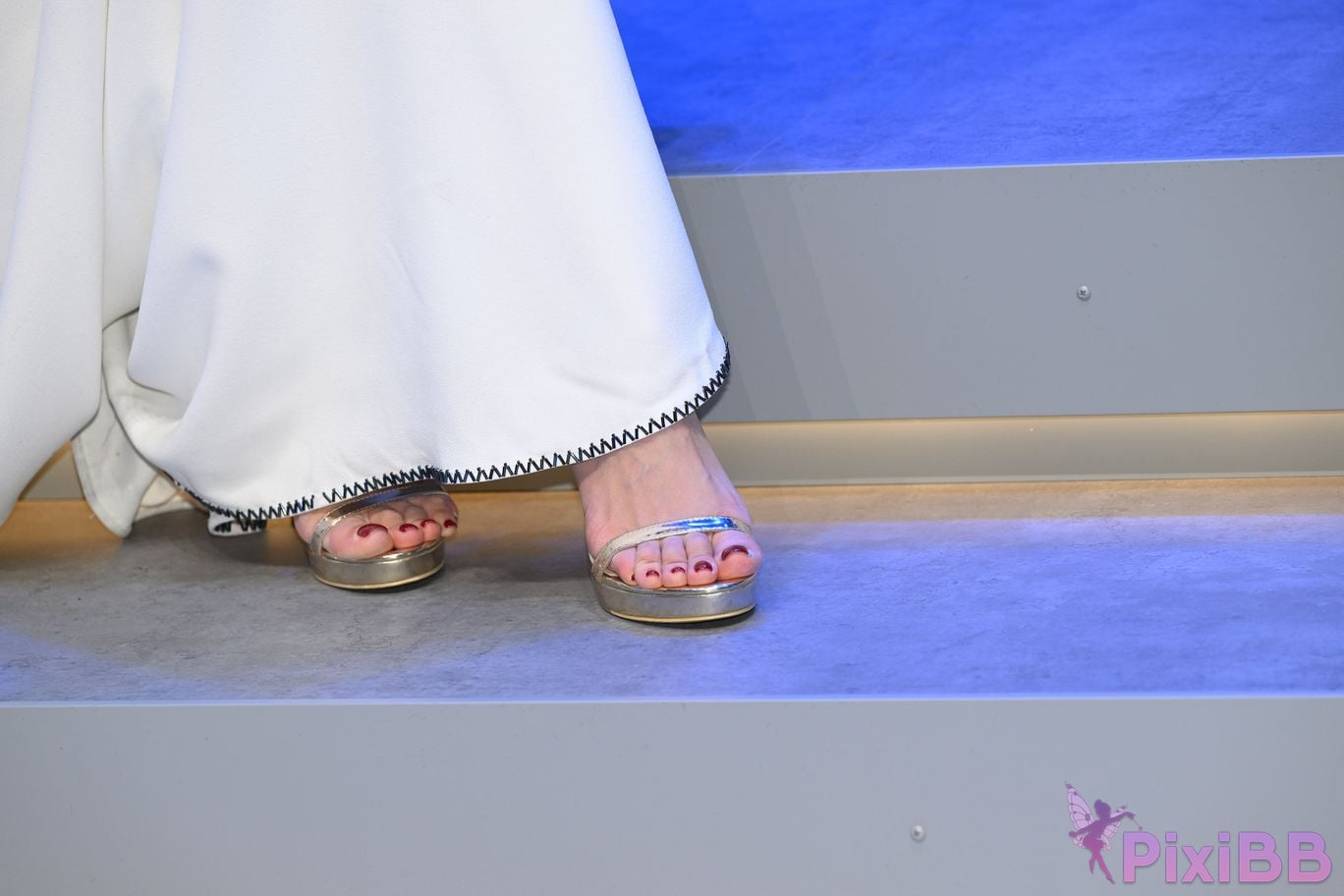 Featured Street Photography Works No.5408 Internet celebrity Xiao Naos beautiful feet in white dress PixiBB.COM 118