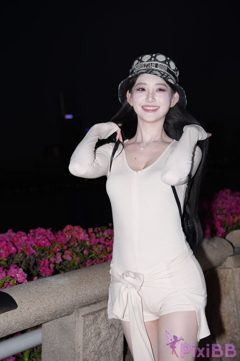 Featured Street Photography Works No.5407 White conjoined porridge and sauce PixiBB.COM 002