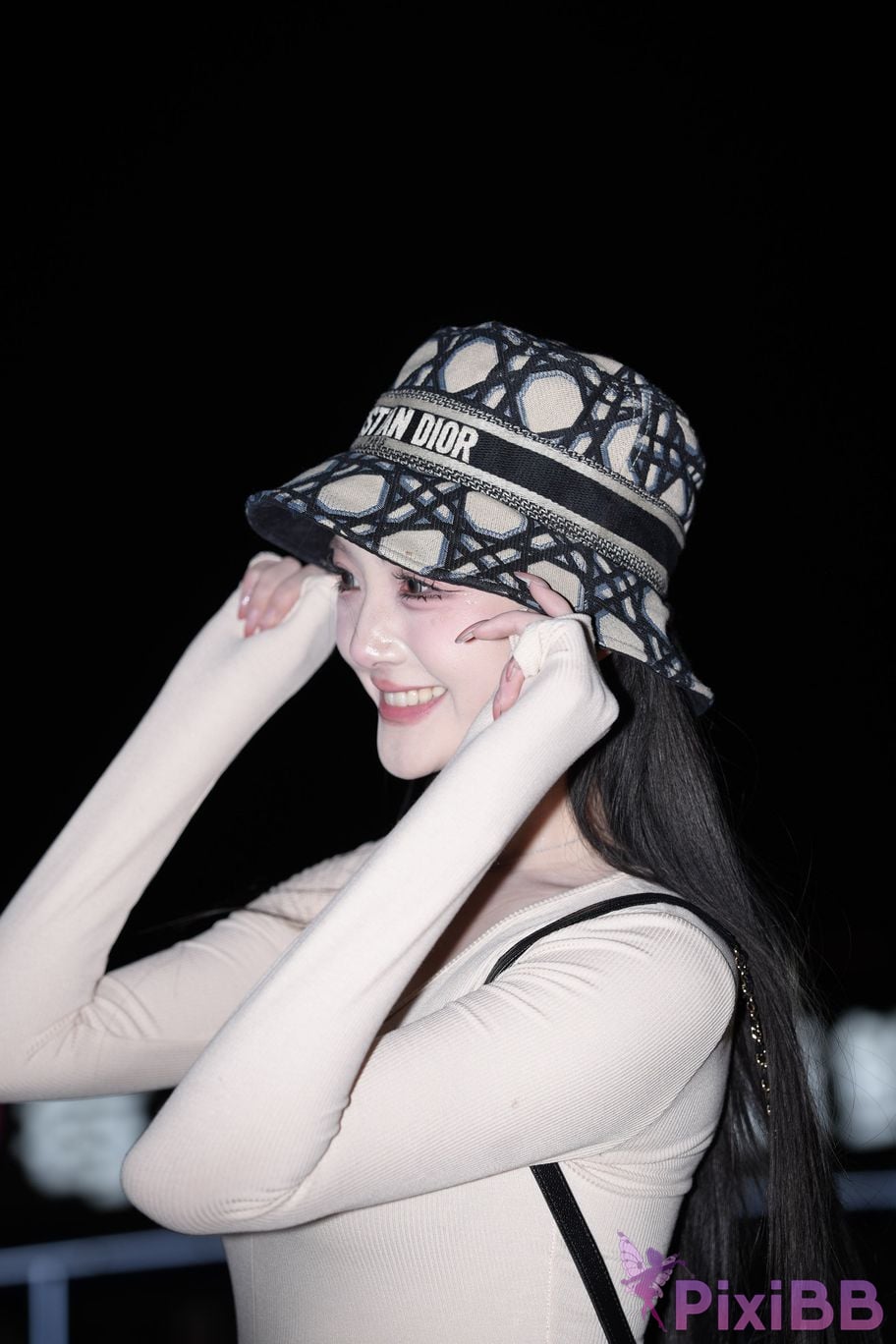 Featured Street Photography Works No.5407 White conjoined porridge and sauce PixiBB.COM 065