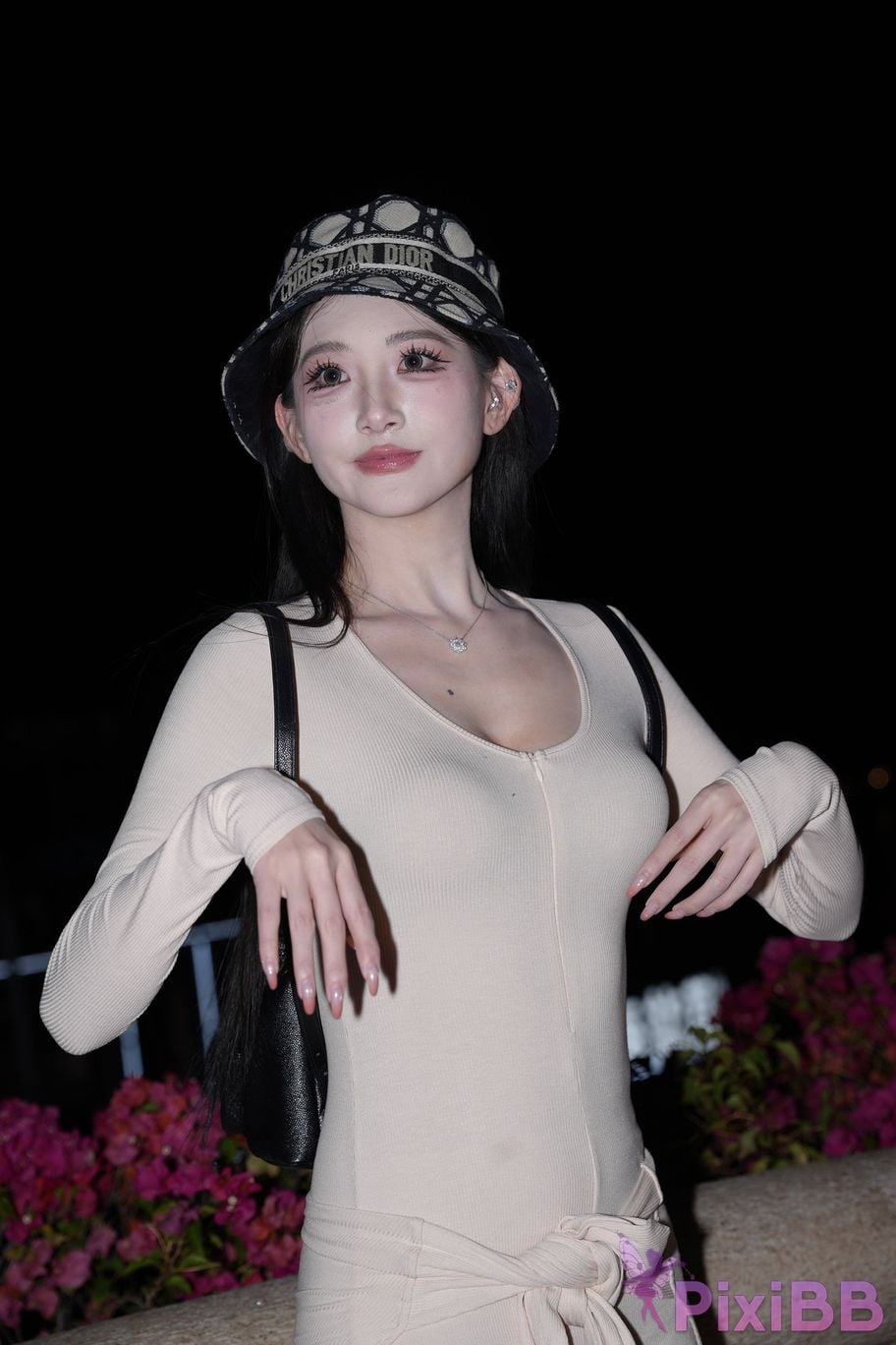 Featured Street Photography Works No.5407 White conjoined porridge and sauce PixiBB.COM 080