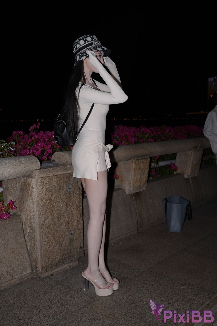 Featured Street Photography Works No.5407 White conjoined porridge and sauce PixiBB.COM 082