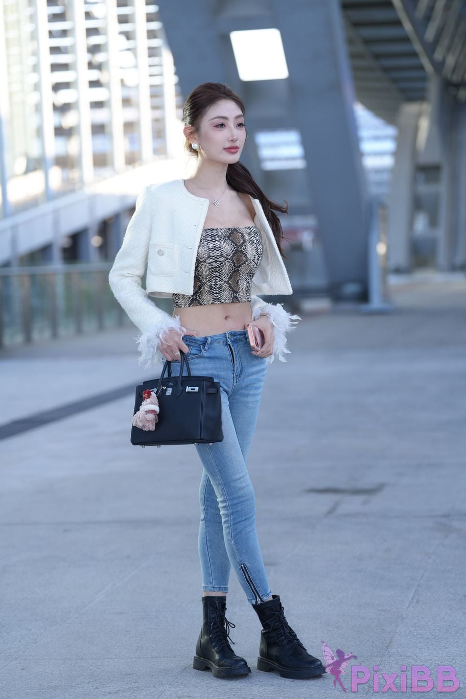 Featured Street Photography Works No.5403 Jeannie Booties PixiBB.COM 002