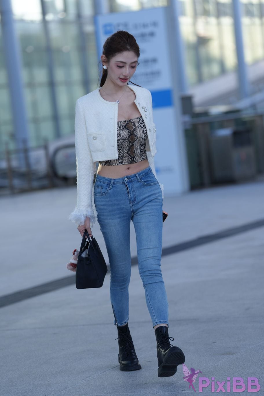 Featured Street Photography Works No.5403 Jeannie Booties PixiBB.COM 015