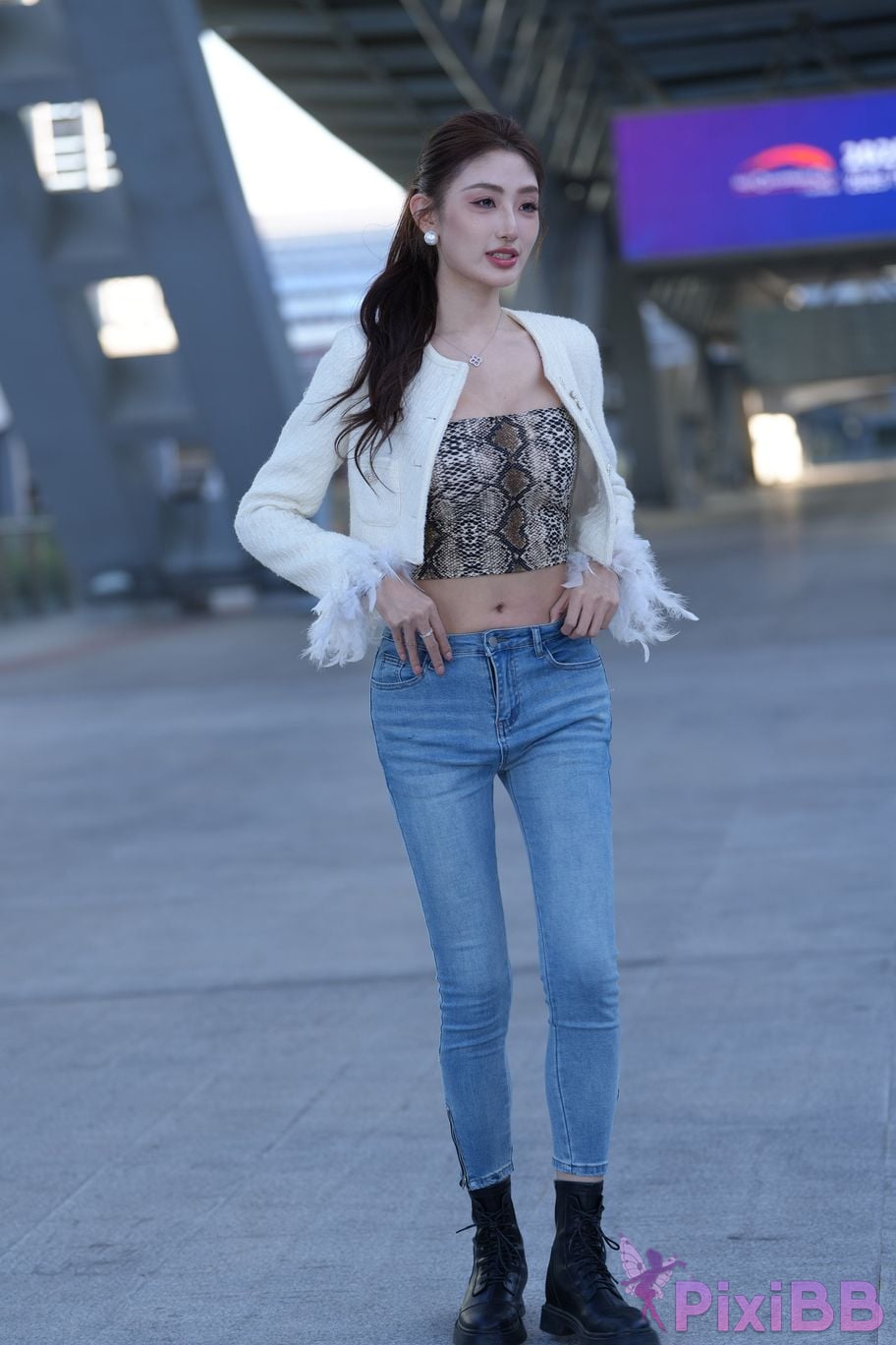 Featured Street Photography Works No.5403 Jeannie Booties PixiBB.COM 019