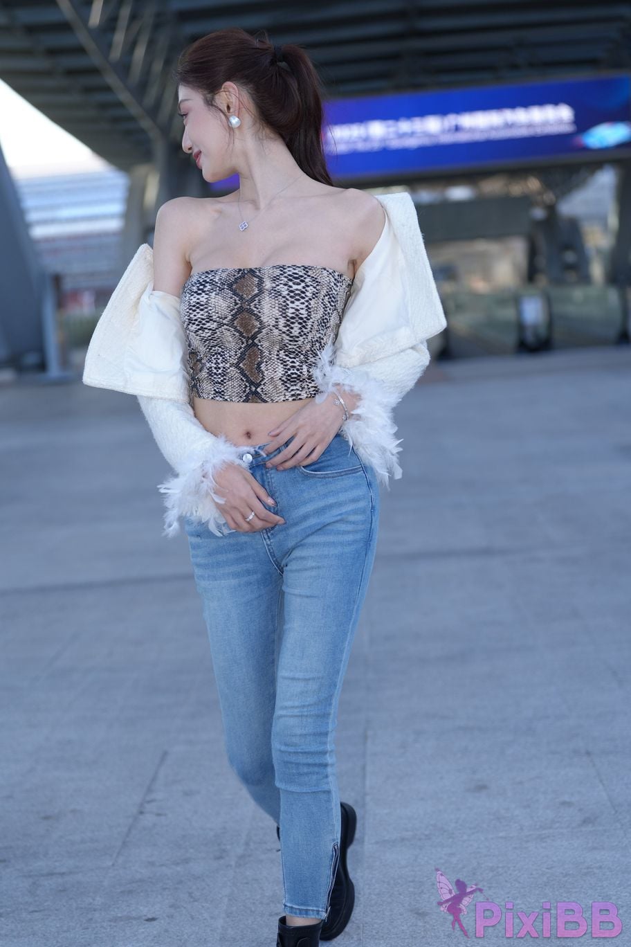 Featured Street Photography Works No.5403 Jeannie Booties PixiBB.COM 025