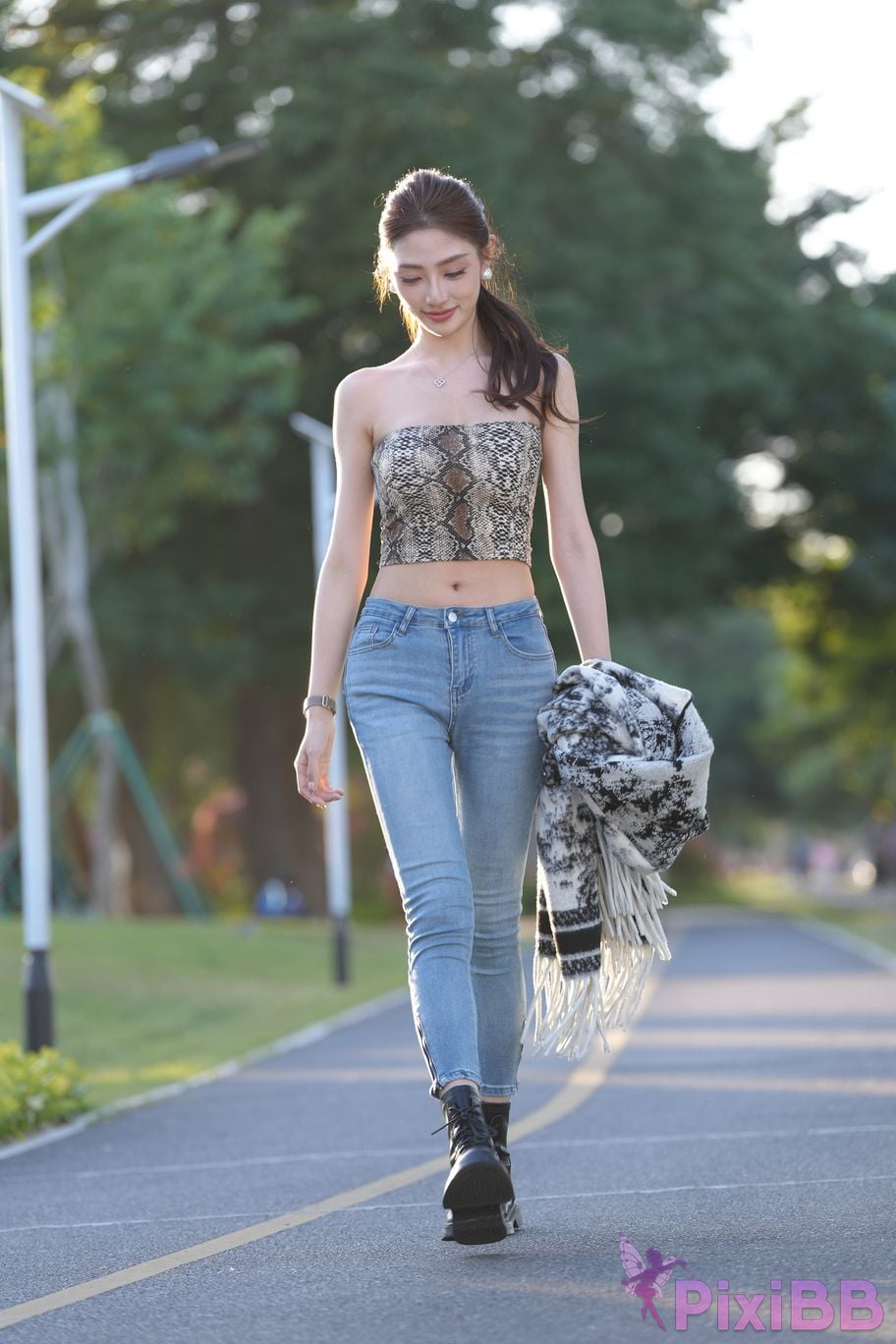 Featured Street Photography Works No.5403 Jeannie Booties PixiBB.COM 047