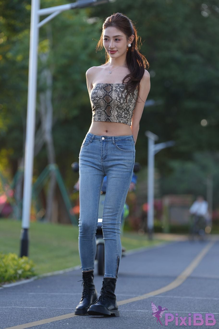 Featured Street Photography Works No.5403 Jeannie Booties PixiBB.COM 075