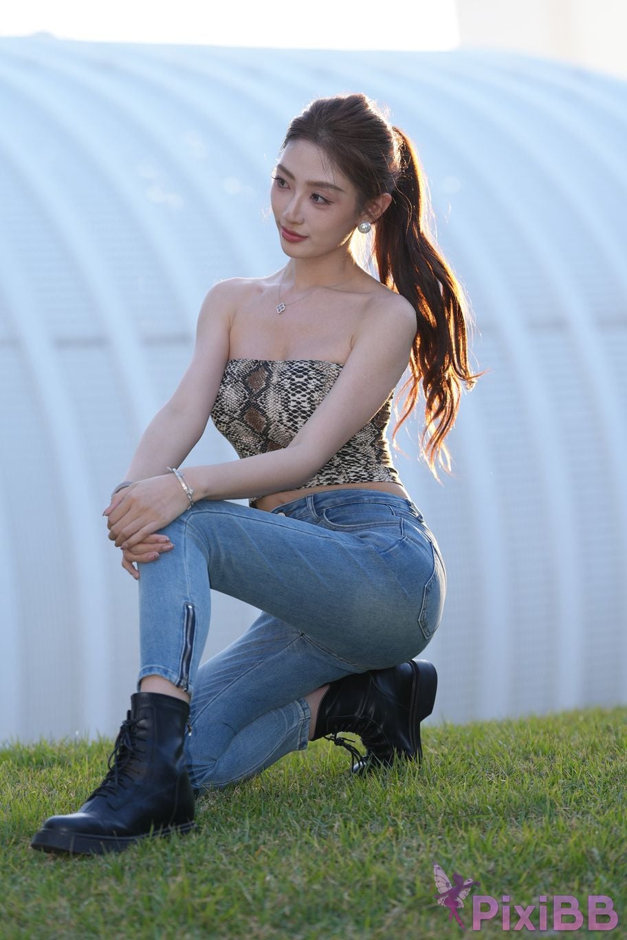 Featured Street Photography Works No.5403 Jeannie Booties PixiBB.COM 120