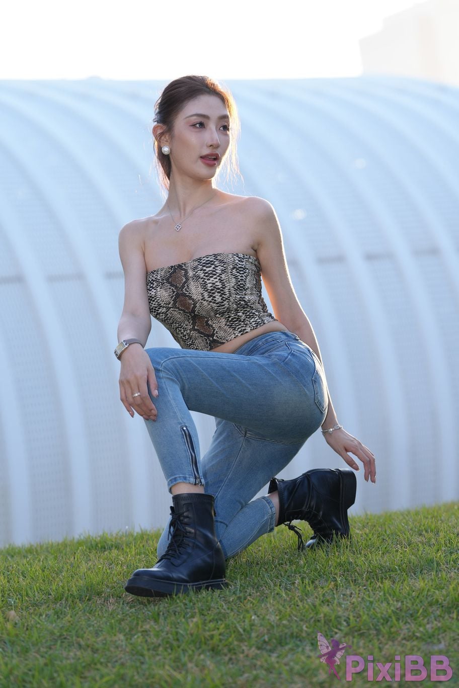 Featured Street Photography Works No.5403 Jeannie Booties PixiBB.COM 128