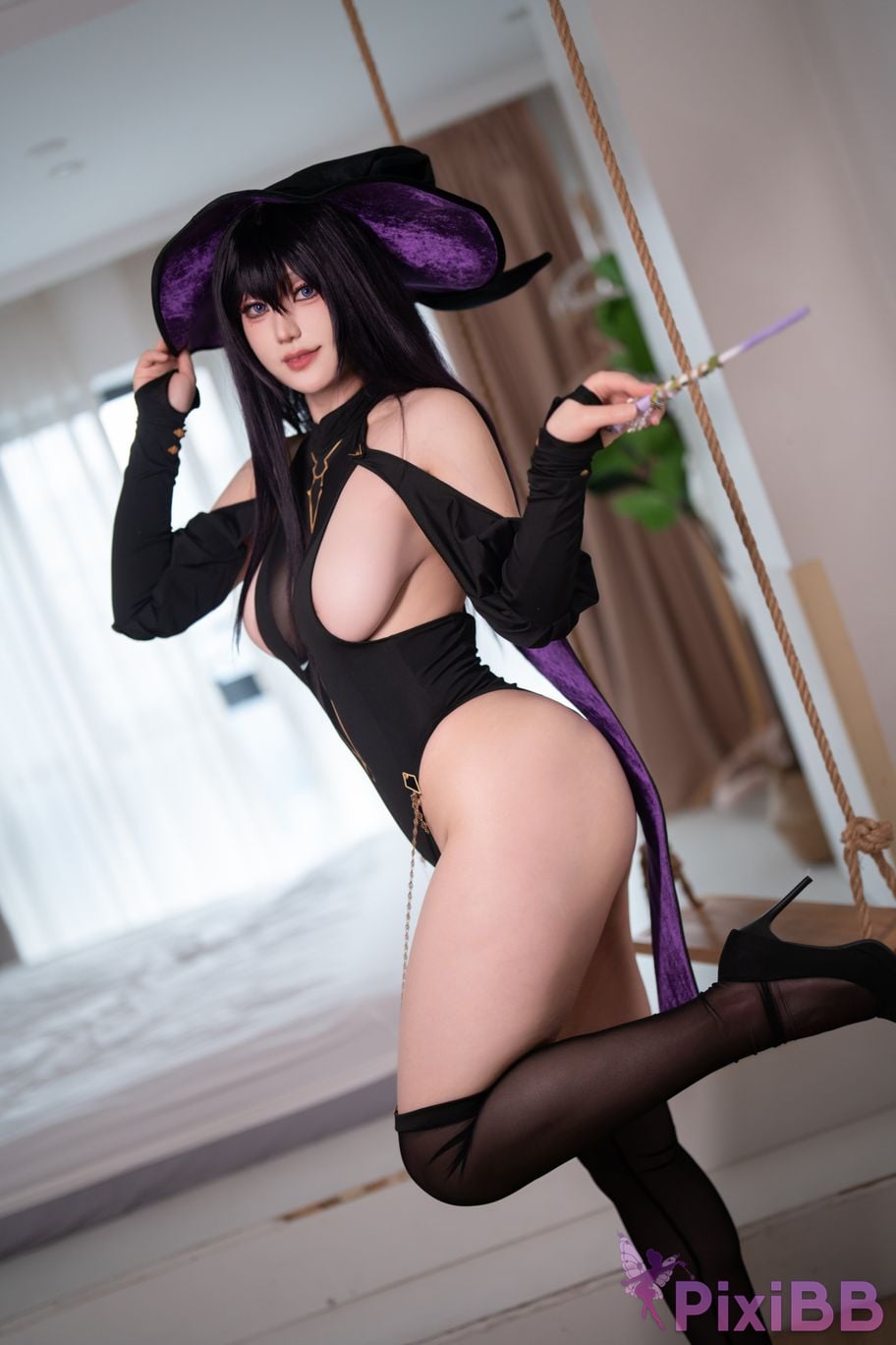 Cosplayer Xinglan is Lanlan and her name Lanmei. witch PixiBB.COM 044