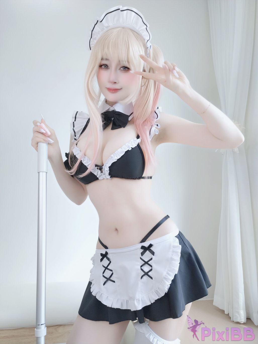 Cosplayer silver 81 Maid Marin PixiBB.COM 002