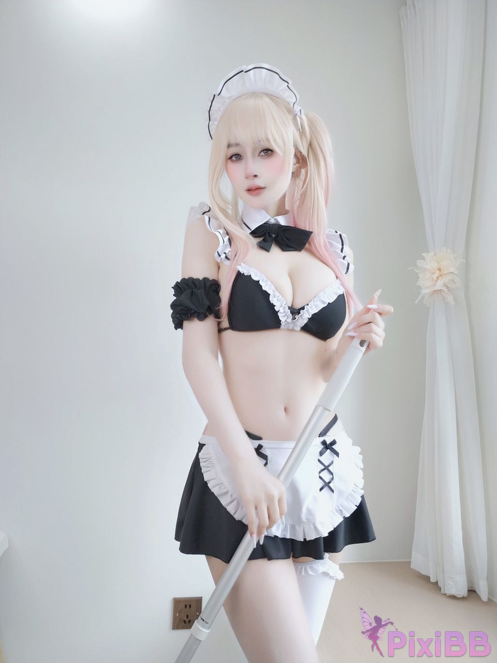 Cosplayer silver 81 Maid Marin PixiBB.COM 006