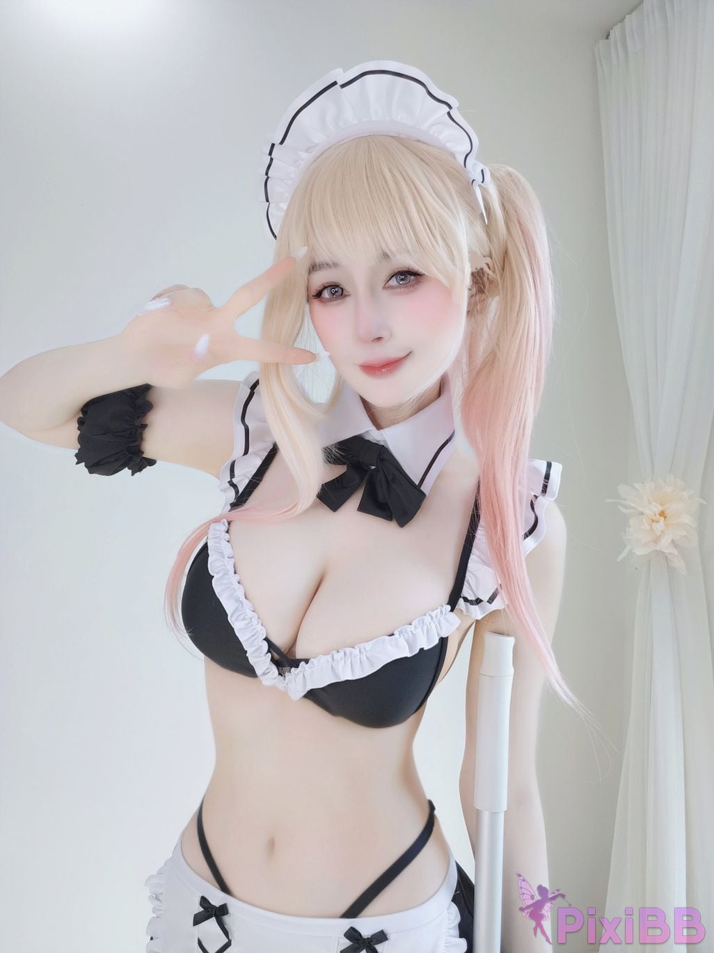 Cosplayer silver 81 Maid Marin PixiBB.COM 026