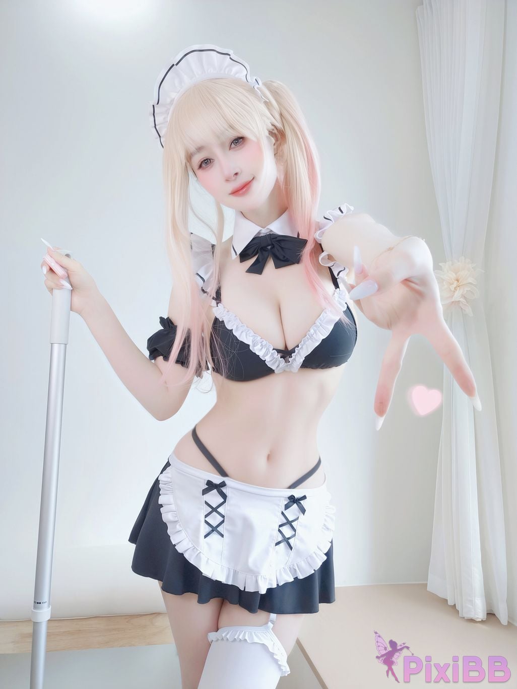 Cosplayer silver 81 Maid Marin PixiBB.COM 030