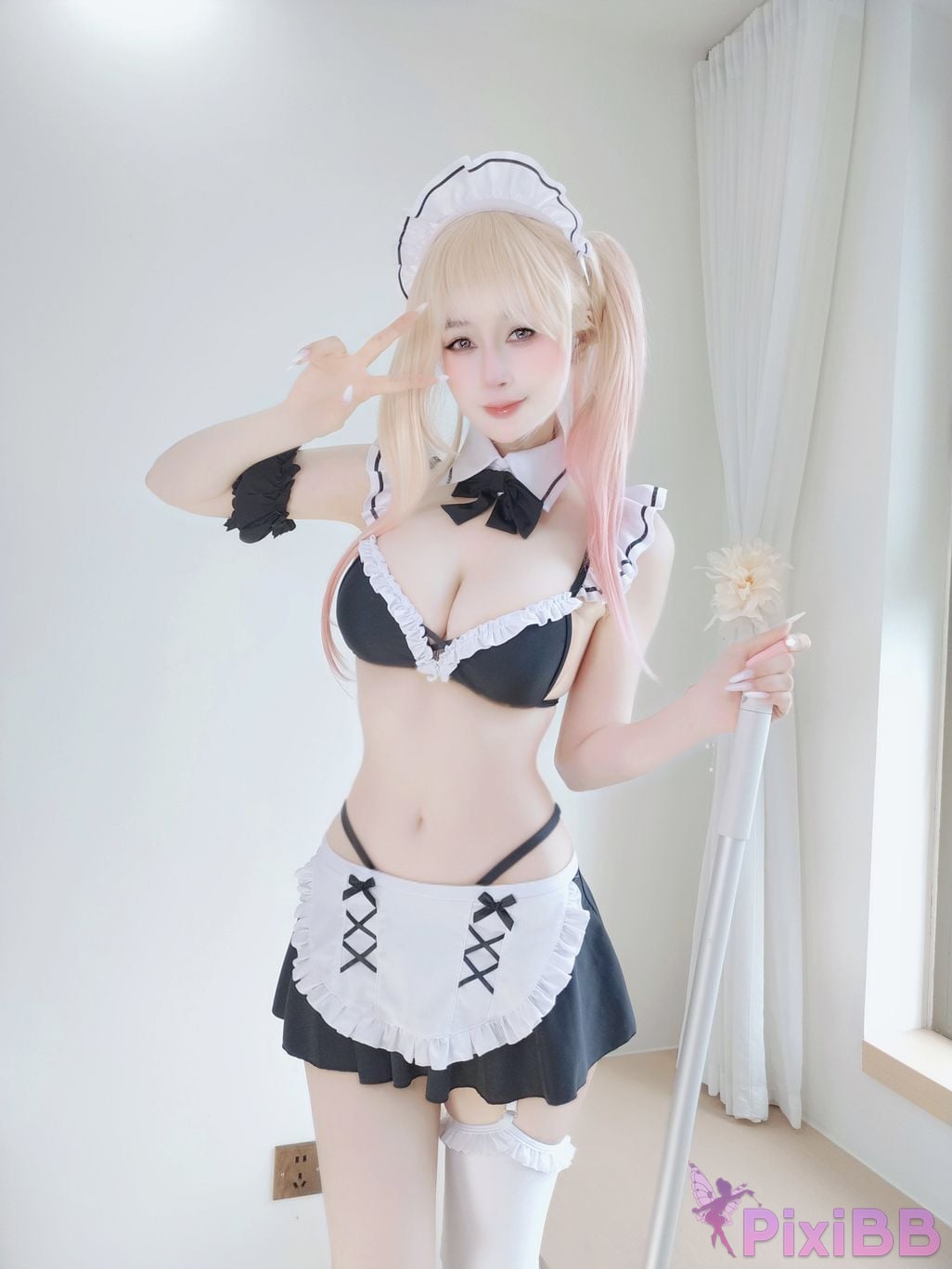 Cosplayer silver 81 Maid Marin PixiBB.COM 031