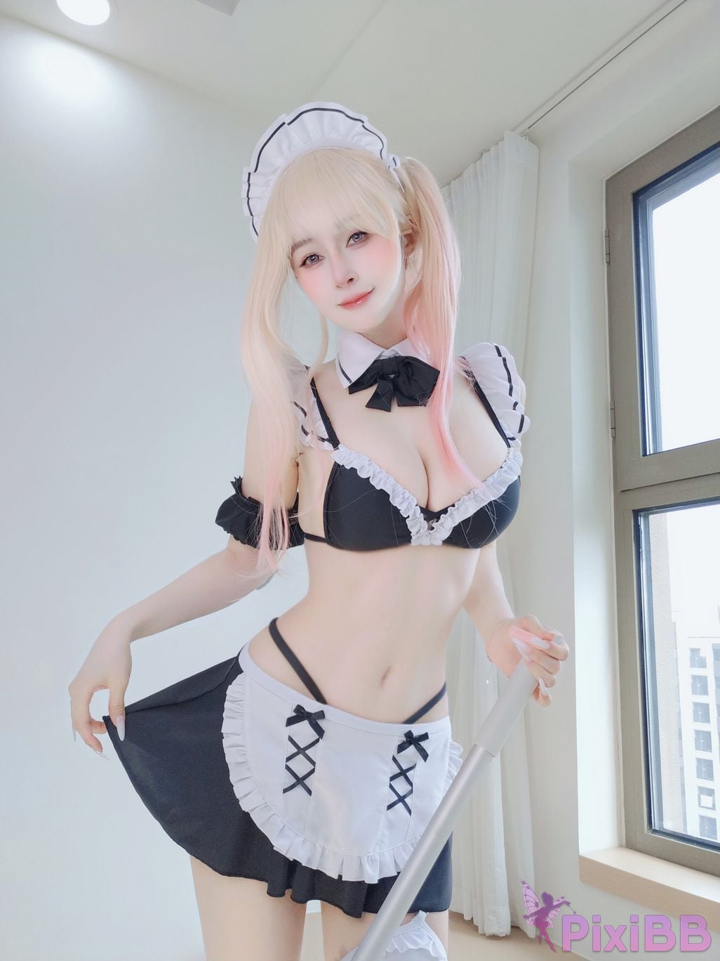 Cosplayer silver 81 Maid Marin PixiBB.COM 033