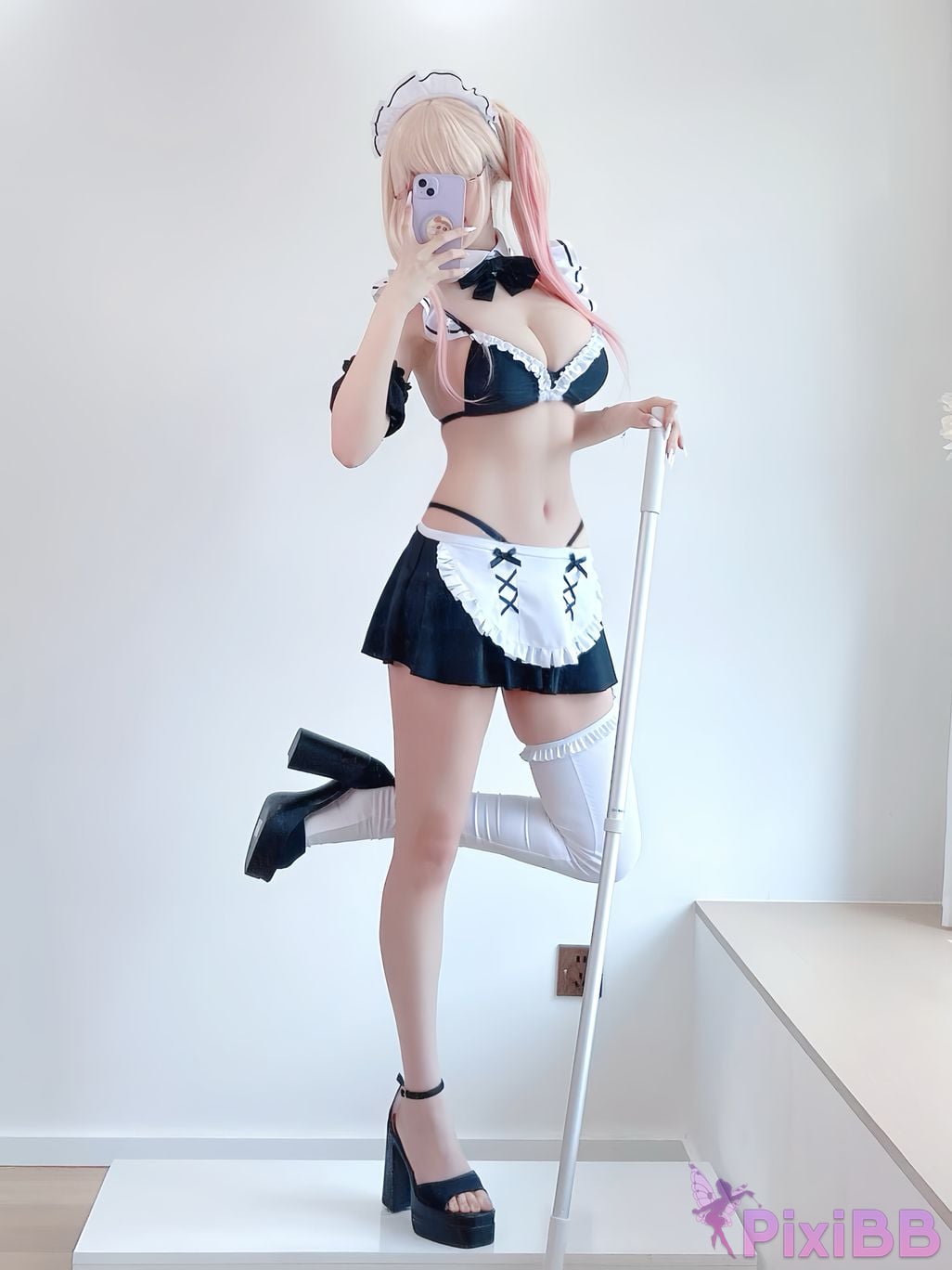 Cosplayer silver 81 Maid Marin PixiBB.COM 050