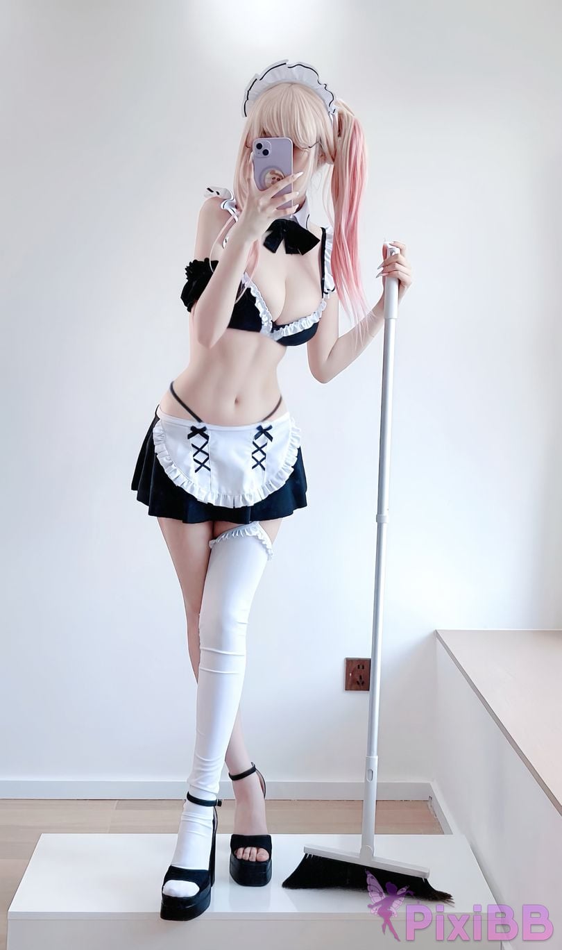 Cosplayer silver 81 Maid Marin PixiBB.COM 053