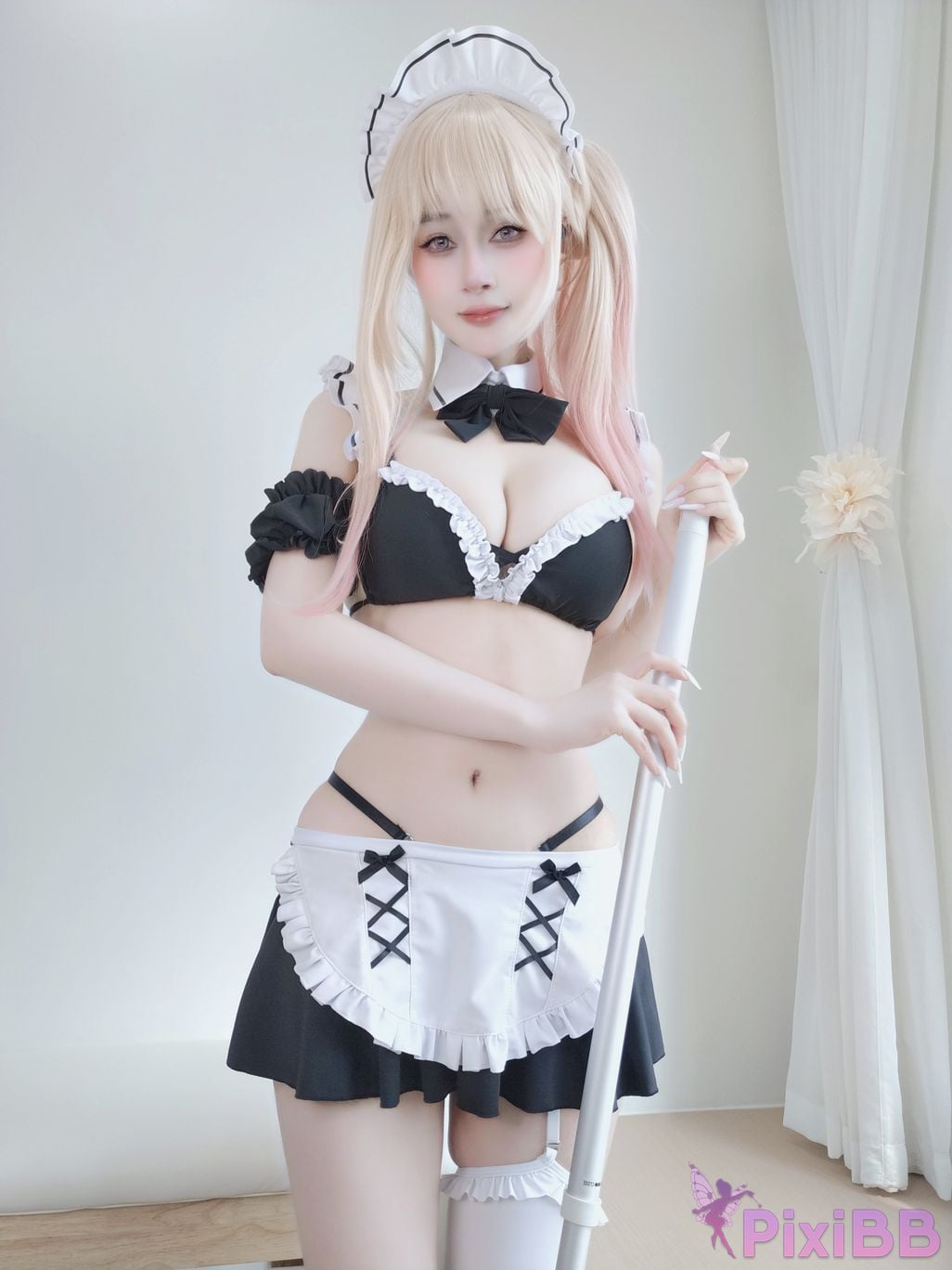 Cosplayer silver 81 Maid Marin PixiBB.COM 056