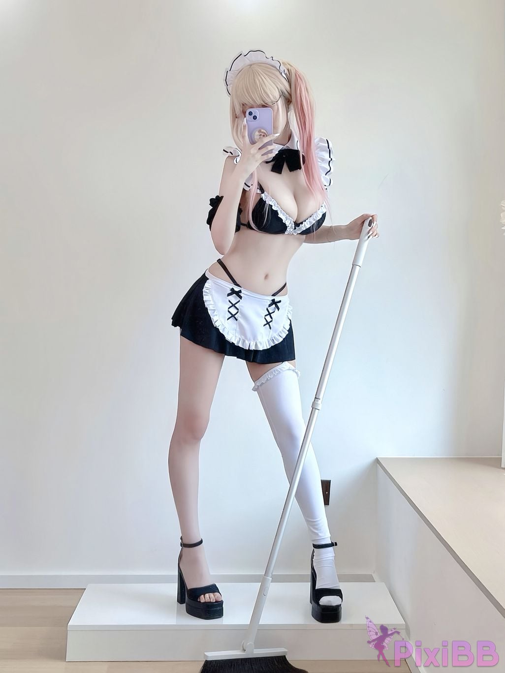 Cosplayer silver 81 Maid Marin PixiBB.COM 059