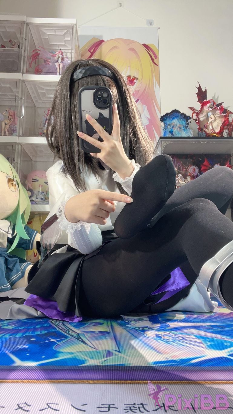 Cosplayer white oak Shirly Arknights Precious Dr. Suit PixiBB.COM 003.JPG