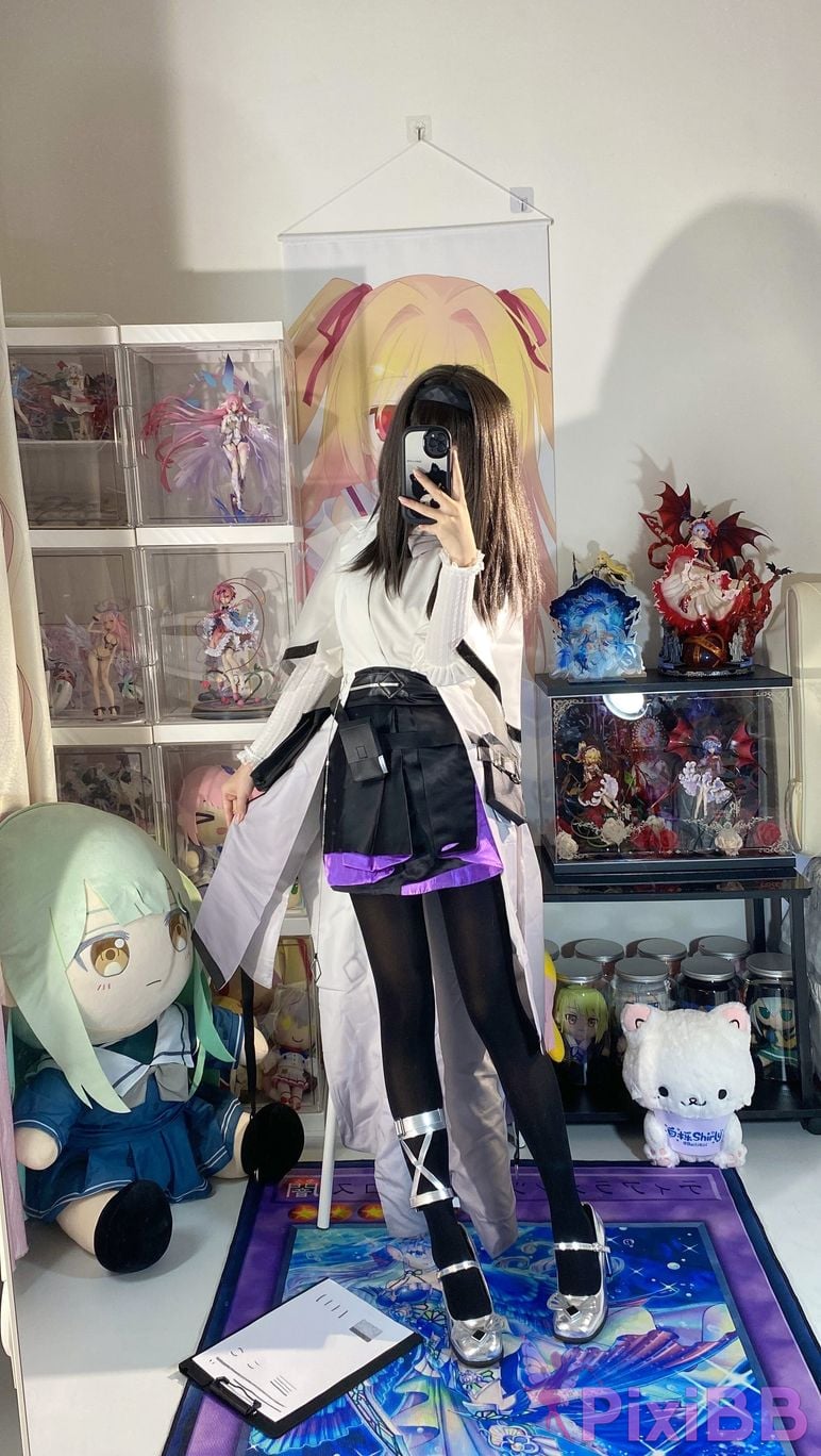 Cosplayer white oak Shirly Arknights Precious Dr. Suit PixiBB.COM 035.JPG
