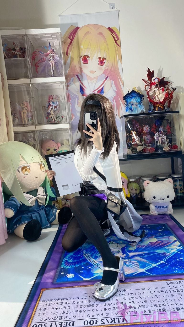 Cosplayer white oak Shirly Arknights Precious Dr. Suit PixiBB.COM 037.JPG