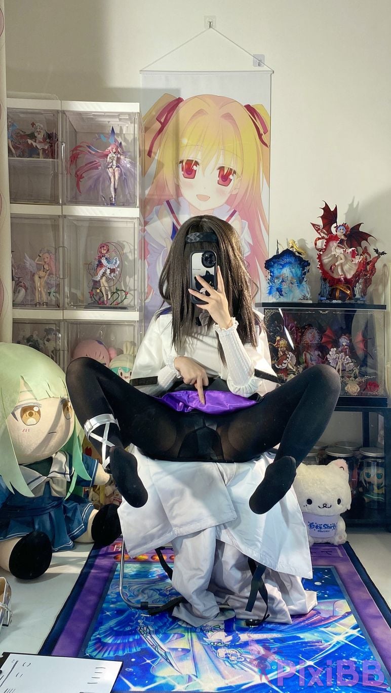 Cosplayer white oak Shirly Arknights Precious Dr. Suit PixiBB.COM 041.JPG