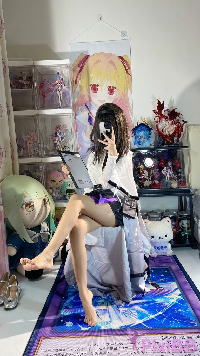 Cosplayer white oak Shirly Arknights Precious Dr. Suit PixiBB.COM 054.JPG