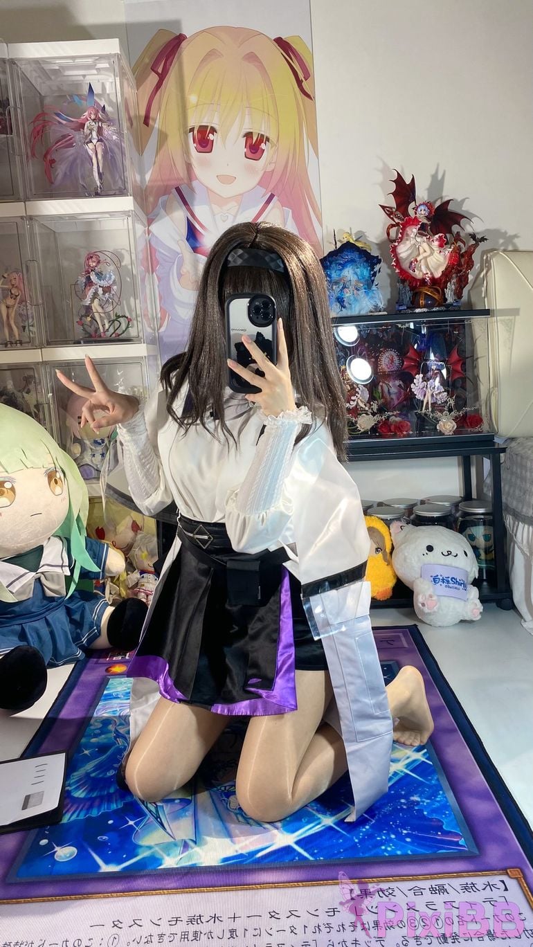 Cosplayer white oak Shirly Arknights Precious Dr. Suit PixiBB.COM 065.JPG