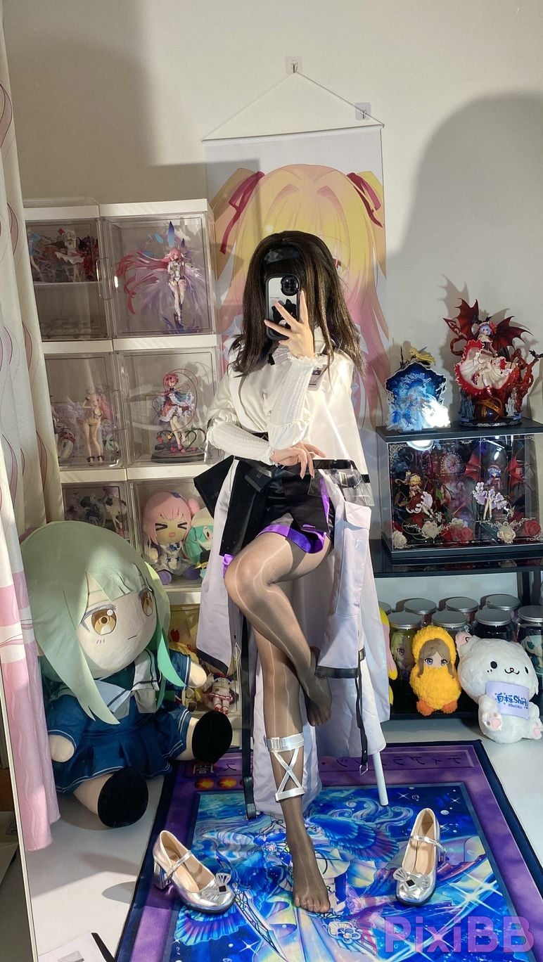 Cosplayer white oak Shirly Arknights Precious Dr. Suit PixiBB.COM 073.JPG