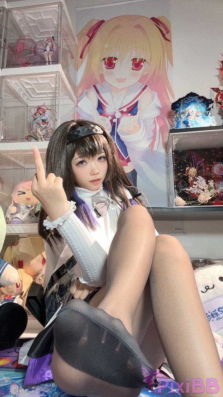 Cosplayer white oak Shirly Arknights Precious Dr. Suit PixiBB.COM 098.JPG