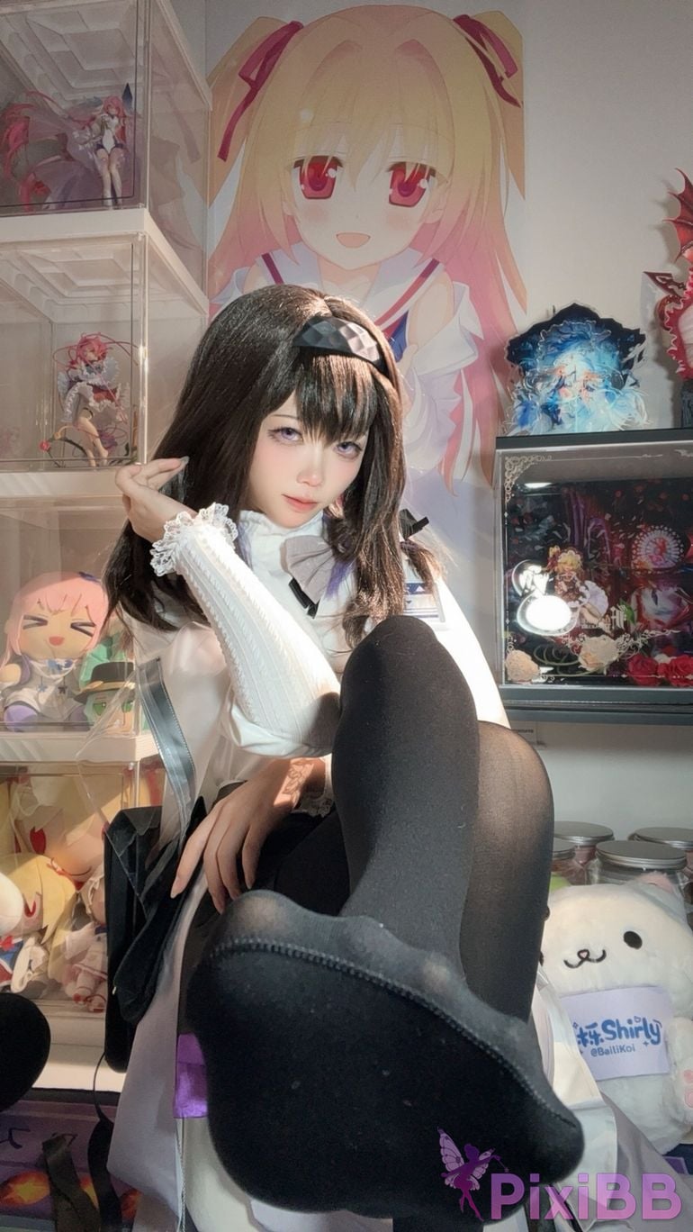 Cosplayer white oak Shirly Arknights Precious Dr. Suit PixiBB.COM 100.JPG