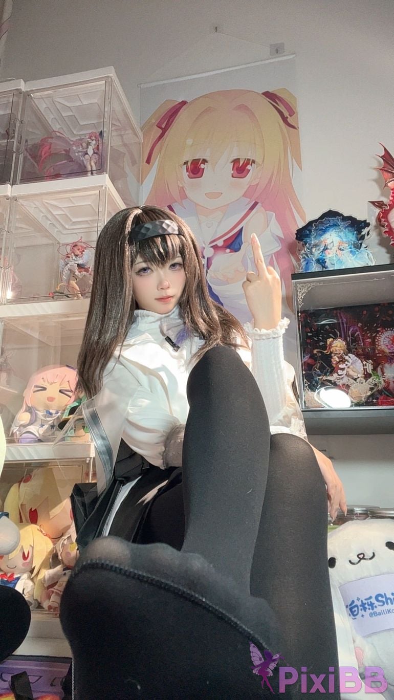Cosplayer white oak Shirly Arknights Precious Dr. Suit PixiBB.COM 101.JPG