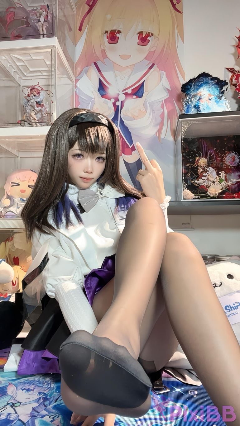 Cosplayer white oak Shirly Arknights Precious Dr. Suit PixiBB.COM 102.JPG