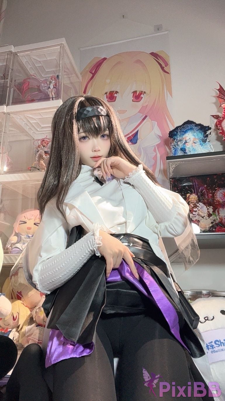 Cosplayer white oak Shirly Arknights Precious Dr. Suit PixiBB.COM 104.PNG
