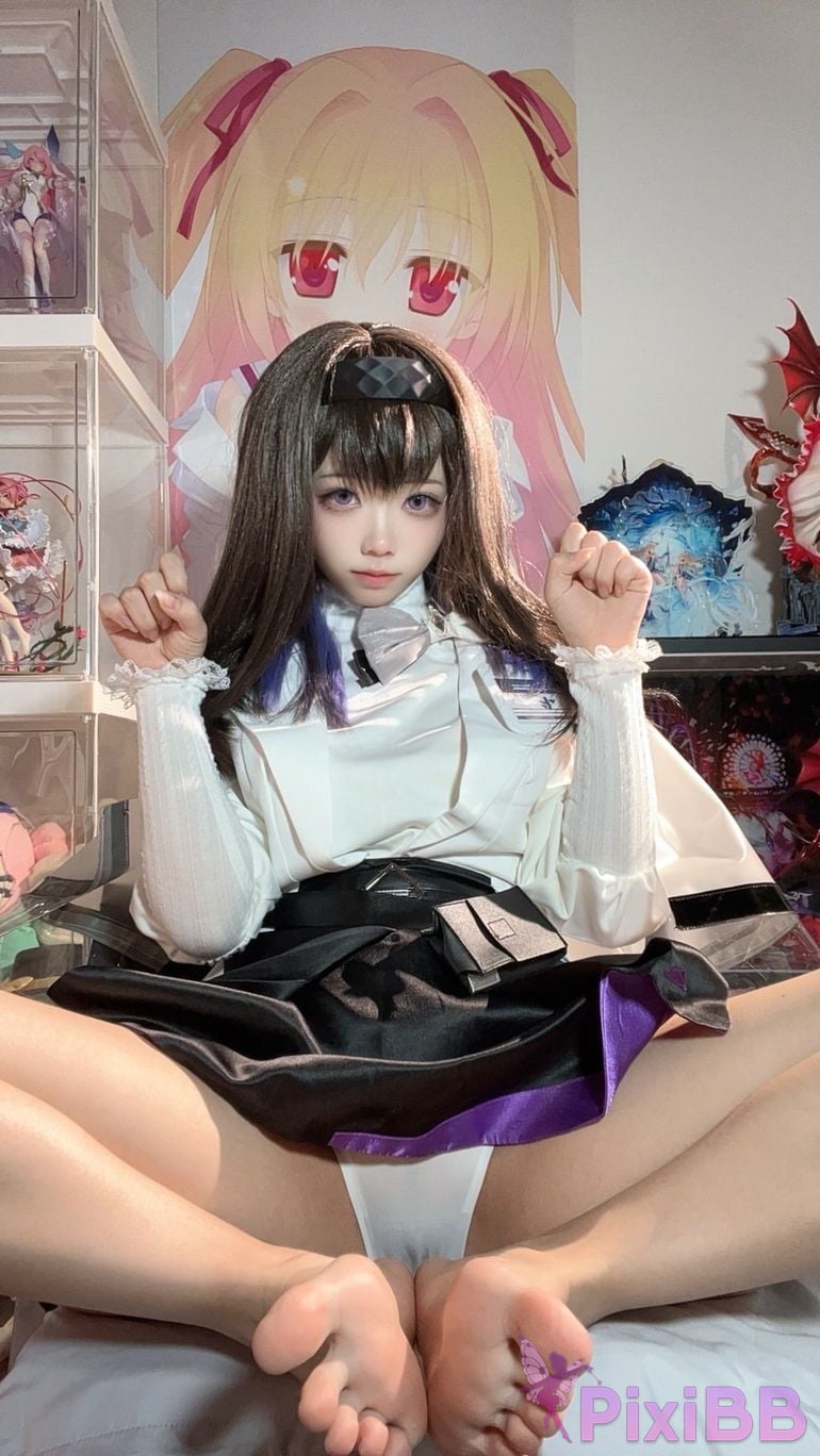Cosplayer white oak Shirly Arknights Precious Dr. Suit PixiBB.COM 111.PNG