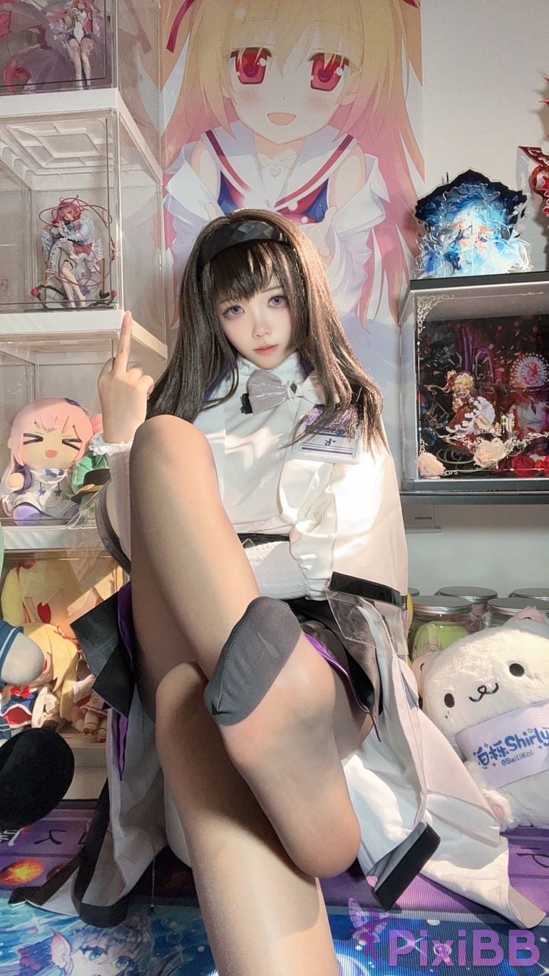 Cosplayer white oak Shirly Arknights Precious Dr. Suit PixiBB.COM 114.PNG
